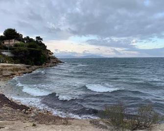 Quiet, waterfront studio - Port-de-Bouc