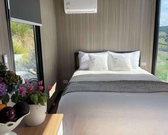 Bacardi Heights Waikaia by Tiny Away - Garston - Camera da letto