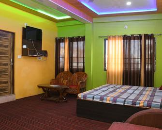 Hotel Mountain View And Rooftop Restaurant - Pithorāgarh - Bedroom
