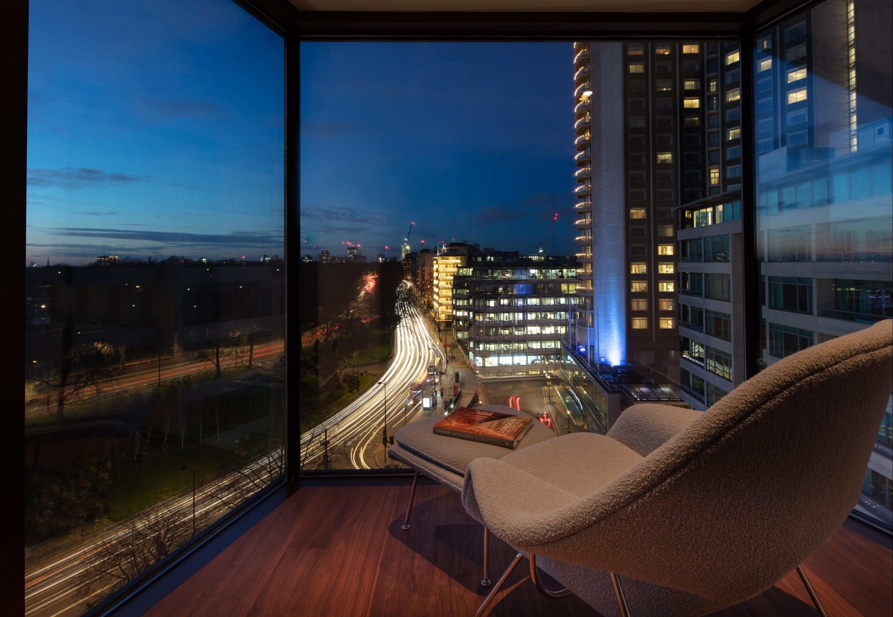 فندق فور سيزونز لندن في بارك لين - لندن - شرفة