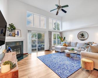 Cr East River House - De Pere - Living room