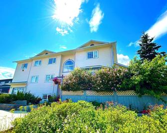 Midnight Sun Inn - Whitehorse