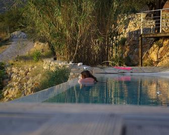 Houses with swimming pool with magnificent view to the sunset - Aliki - Piscina