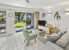 Agincourt Beachfront Apartments - Clifton Beach - Living room