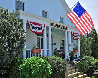 Jailhouse Inn - Newport - Building