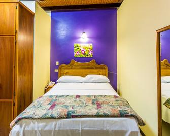 Par May La's Inn - Port-of-Spain - Schlafzimmer