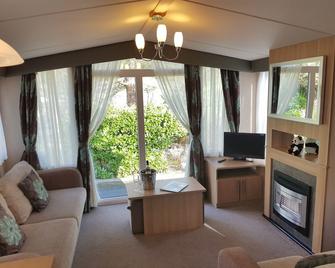 Sunnyvale Holiday Park - New Quay - Living room
