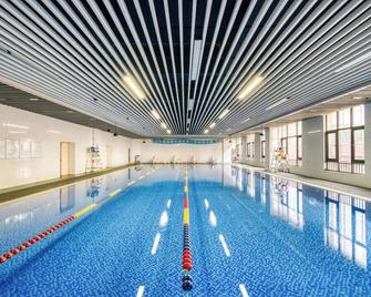 Holiday Inn Hangzhou Airport Zone By IHG - Hangzhou - Piscine