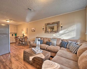 Hidden Oaks Broken Bow Vacation Rental, - Broken Bow - Living room