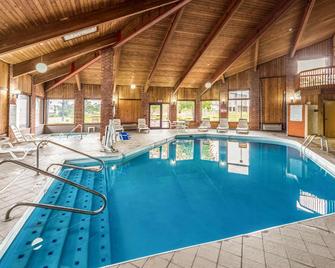 Blisspoint Inn Columbia City - Columbia City - Piscina