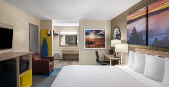 Days Inn by Wyndham Klamath Falls - Klamath Falls - Schlafzimmer