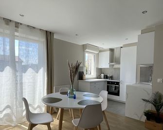 Charmant Logement Aux Portes De Paris - Stade De France - 12 Min À Pied - Saint-Denis - Restoran