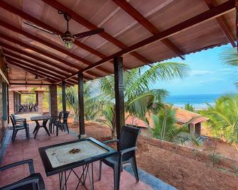 Beachfront Villas - Ganpati Pule - Patio