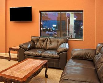 Super 8 by Wyndham Houston/Brookhollow NW - Houston - Living room