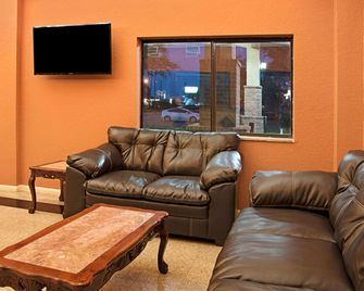 Super 8 by Wyndham Houston/Brookhollow NW - יוסטון - סלון