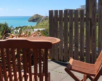 Stylish modern apartment with stunning lighthouse views, close to the beach - Castlepoint - Balcón