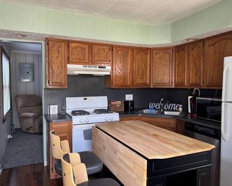 Two Bedroom Cottage House in Uptown Westerville - Westerville - Kitchen