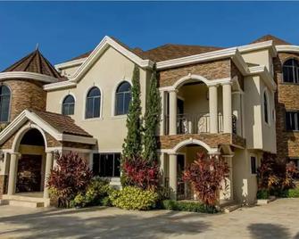 Furnished suites in Montego Bay Jamaica - Montego Bay - Gebäude