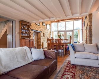 Butts Farm - Cirencester - Living room