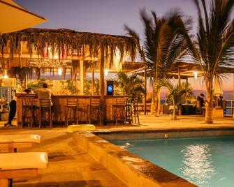 Baja Canoas Hotel - El Plátano - Piscina