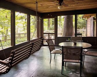 Lil Shangri-La On The Little Red River -Walk In River Access - Heber Springs - Jídelna