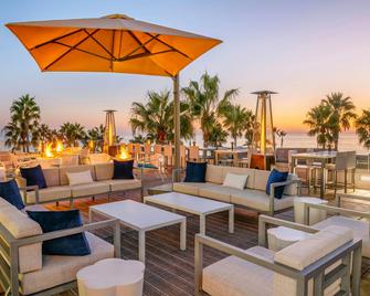 SpringHill Suites by Marriott San Diego Carlsbad - Carlsbad - Binnenhof