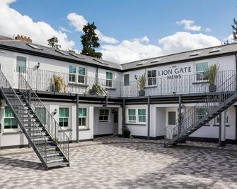 The Lion Gate Mews - Kingston upon Thames - Building