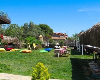 Assos Sardunya Butik Hotel - Sazli - Patio