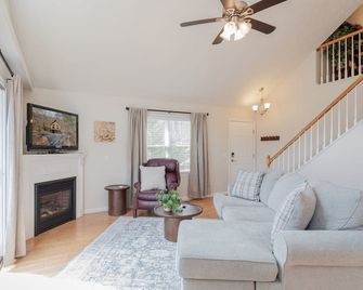 Massanutten Near Slopes, 2 Masters, Pool Table, Air Hockey, 2 Fps - McGaheysville - Salon