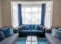 Beautiful and spacious home - London - Wohnzimmer