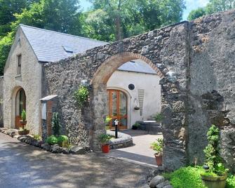 Beautifully Restored Coach House In Woodlands Overlooking The Suir Estuary - Dunmore East - Building