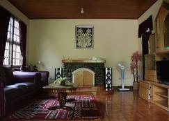 Villa Kota Bunga Anyelir - Cipanas - Sala de estar