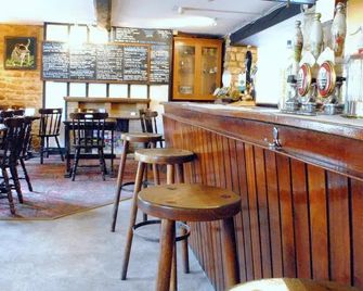 The Fox Inn - Burford - Bar
