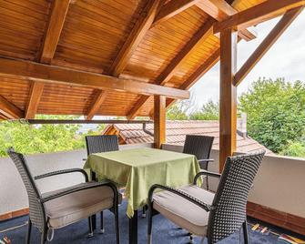 Rainbow Cottage In The Vineyards - Happy Rentals - Dragatus - Patio