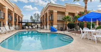 Quality Inn & Suites Near Downtown Mesa - Mesa - Piscina