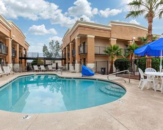 Quality Inn & Suites Near Downtown Mesa - Mesa - Pool