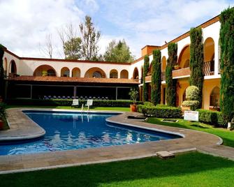 Hotel & Suites Villa del Sol - מורליה - בריכה