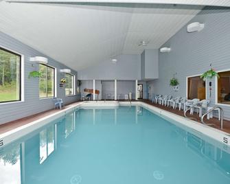 Americas Best Value Inn St. Ignace - Saint Ignace - Piscina