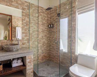 Designer Studio Emy Sanur - Denpasar - Bathroom