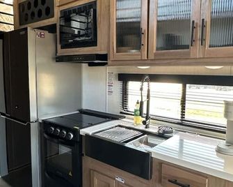 Bighorn Bend Tiny Home - Interior - Cocina