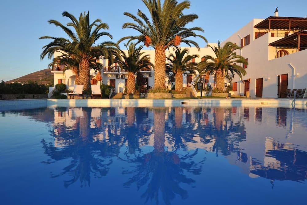 هوتل إيري - باريكيا - حوض السباحة