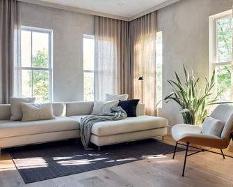 9 Academy - Salisbury - Living room