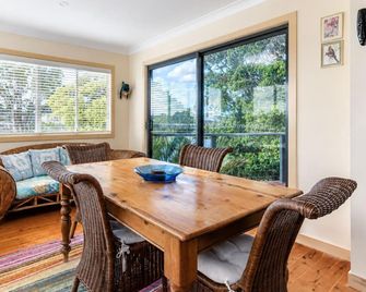 Waterfront Delight on Cater - Sussex Inlet - Dining room