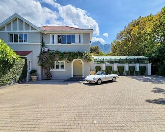 Roodenburg House - Cape Town - Building