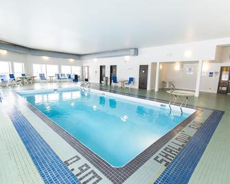 Gimli Beach Condos # 1 - Gimli's best location! - Gimli - Pool