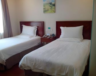 Green Tree Inn Tianjin Dongli Development Zone Metro Station Binhai Airport - Tianjín - Habitación