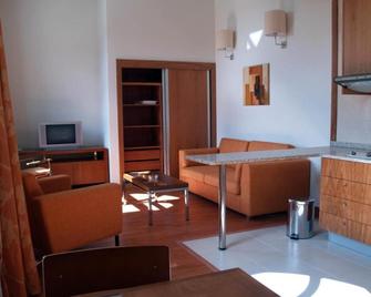 Hotel Apartamentos Geres Ribeiro - Geres - Living room