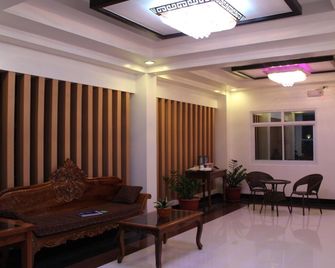 سيترين توريست ترافيل لودج - إلنيدو - غرفة معيشة