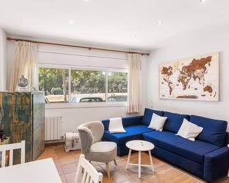 Hauzify I Apartament Can Bou - Sant Pol de Mar - Living room