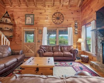 Gorgeous Views - Big Game Room - 3 King Beds - McCaysville - Living room